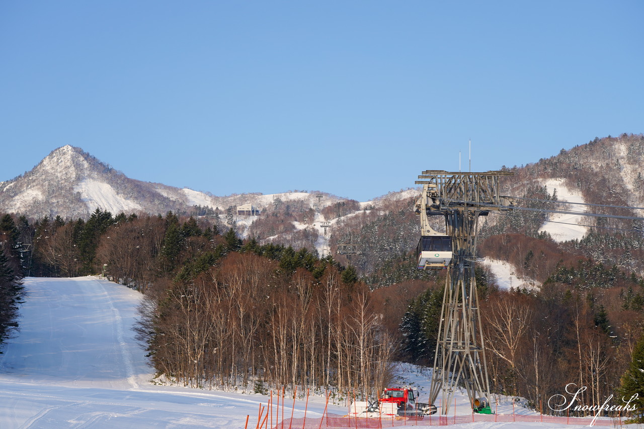 富良野スキー場 積雪100cm、オープン初日から滑走距離3,400ｍのロングダウンヒルが可能！最高のコンディションでシーズン開幕です♪